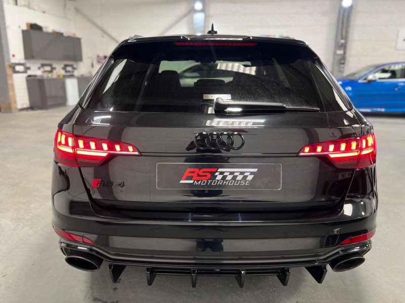 AUDI RS4