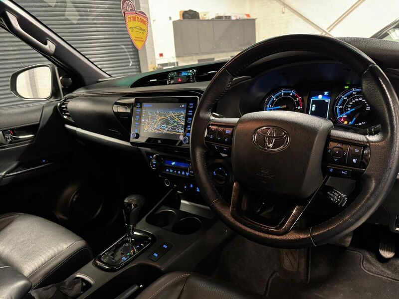 TOYOTA HILUX