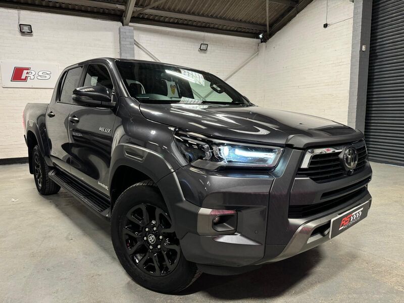 TOYOTA HILUX