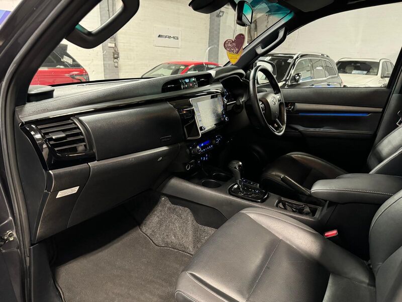 TOYOTA HILUX