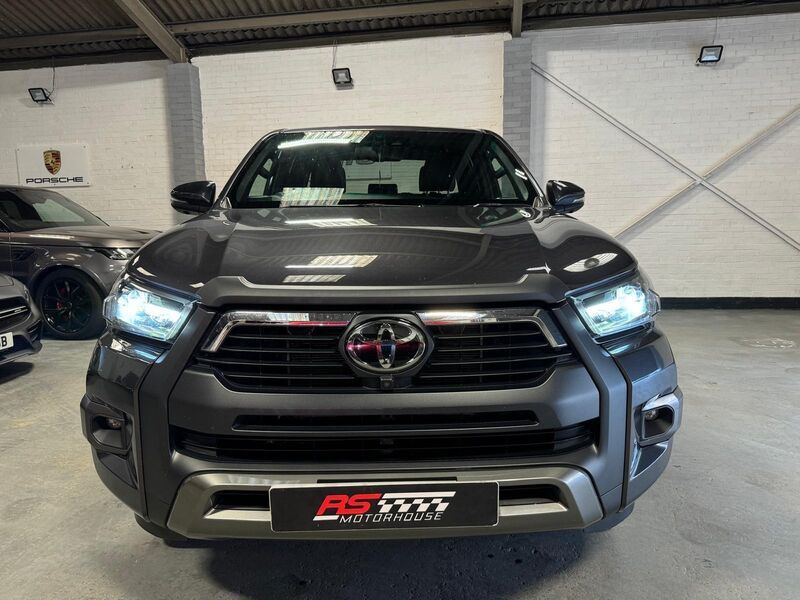 TOYOTA HILUX