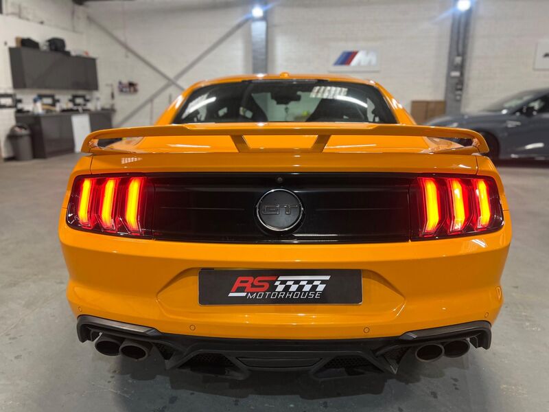 FORD MUSTANG