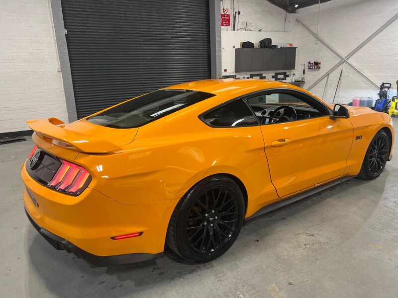 FORD MUSTANG
