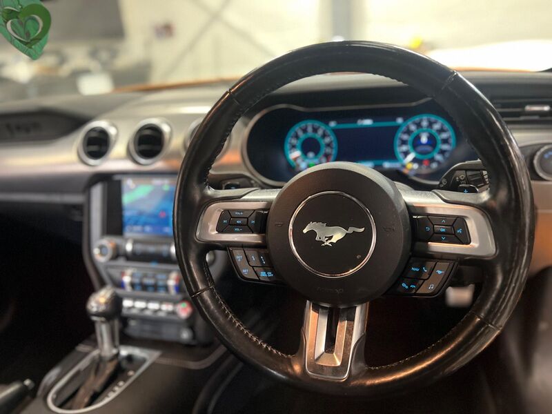 FORD MUSTANG