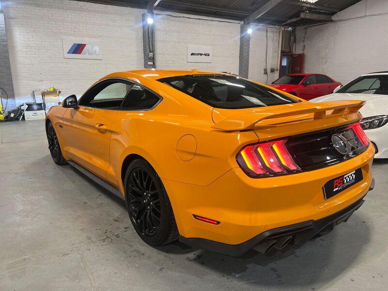 FORD MUSTANG