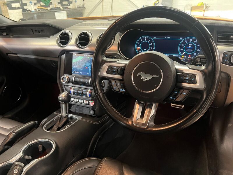 FORD MUSTANG