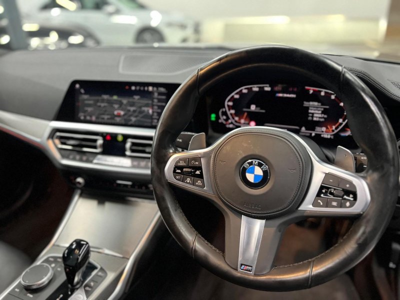 BMW 3 SERIES