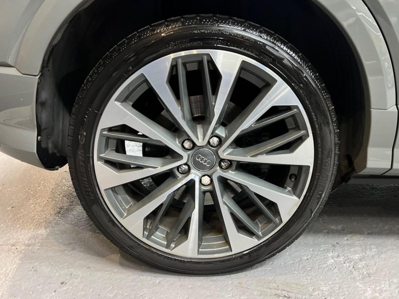 AUDI SQ2