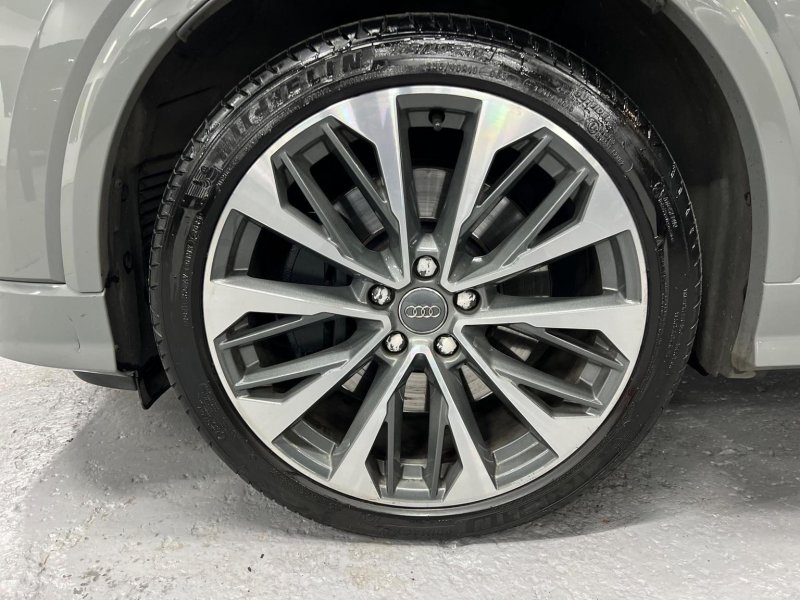 AUDI SQ2