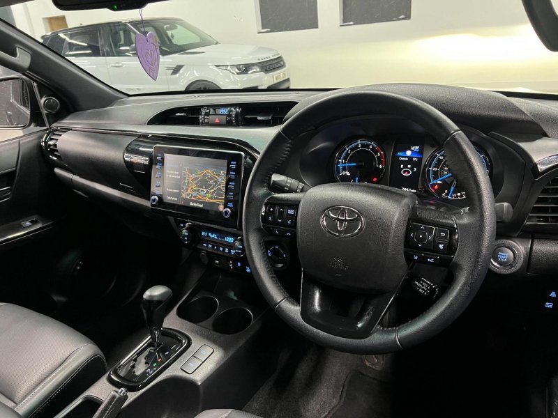 TOYOTA HILUX