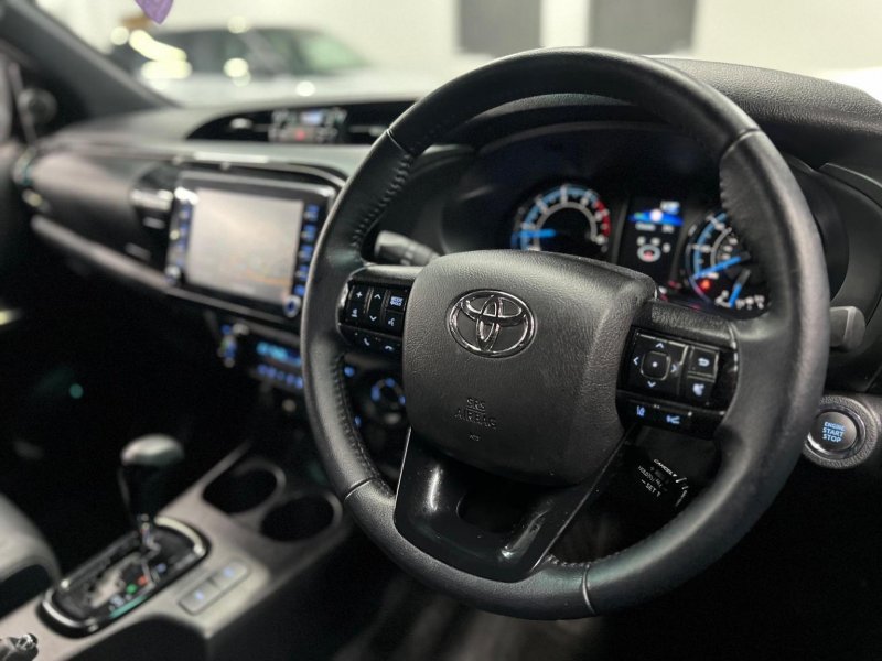 TOYOTA HILUX
