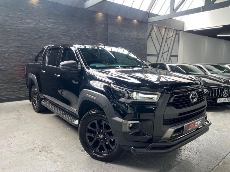 TOYOTA HILUX 2.8 D-4D Invincible X Auto 4WD Euro 6 (s/s) 4dr