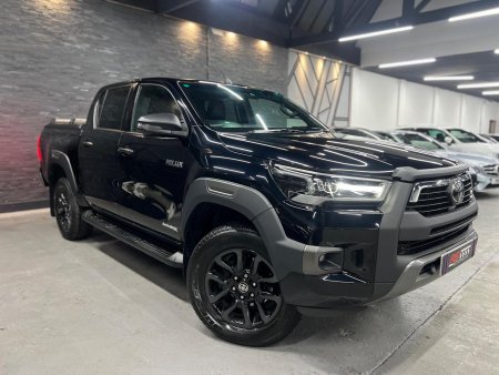 TOYOTA HILUX 2.8 D-4D Invincible X Auto 4WD Euro 6 (s/s) 4dr