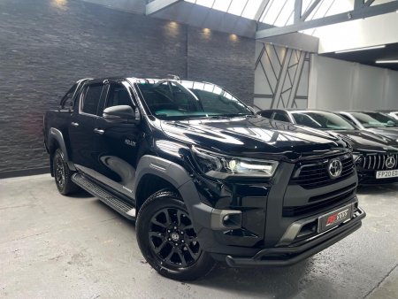 TOYOTA HILUX 2.8 D-4D Invincible X Auto 4WD Euro 6 (s/s) 4dr