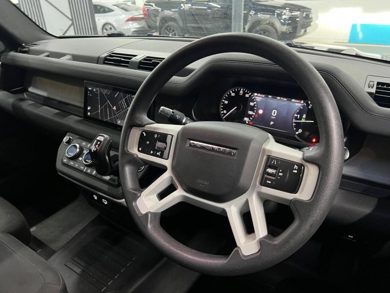 LAND ROVER DEFENDER