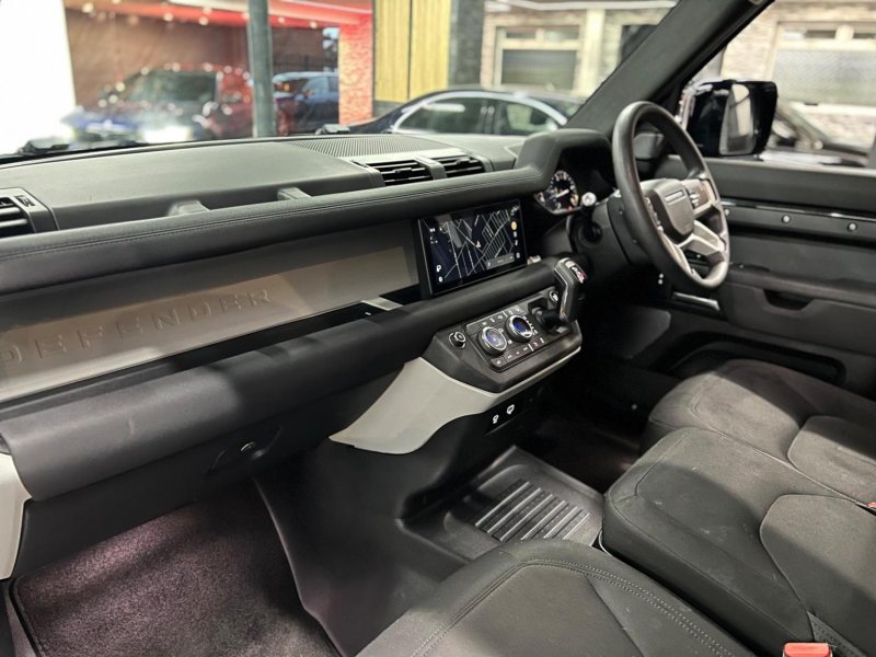 LAND ROVER DEFENDER