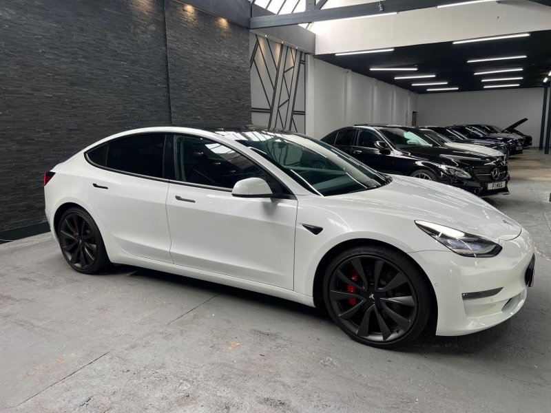 TESLA MODEL 3
