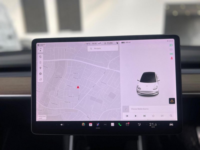 TESLA MODEL 3