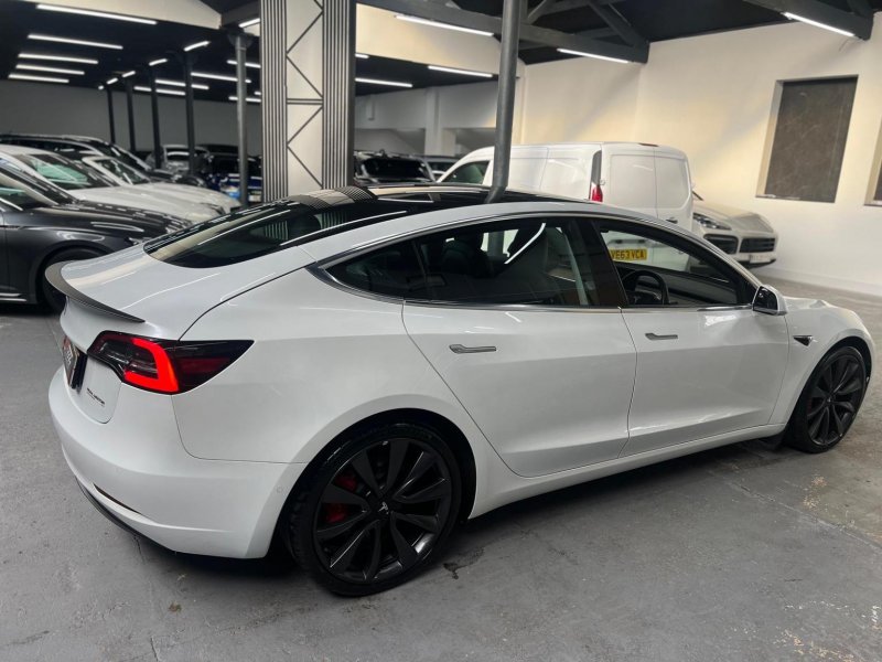 TESLA MODEL 3